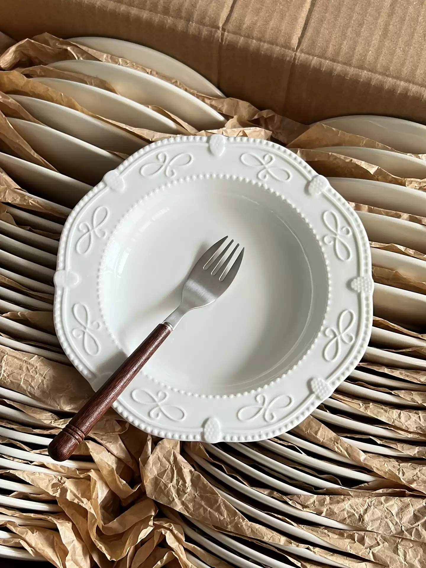 Nordic Bow Relief Ceramic Plate - Vintage Cream Tableware